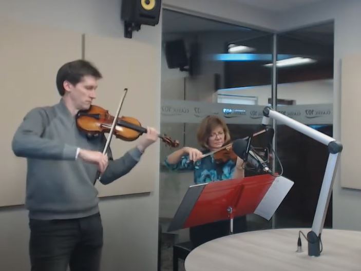 Dueling Violins Winnipeg Chamber Music Society performs on February